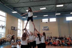 stand cheerleaderek